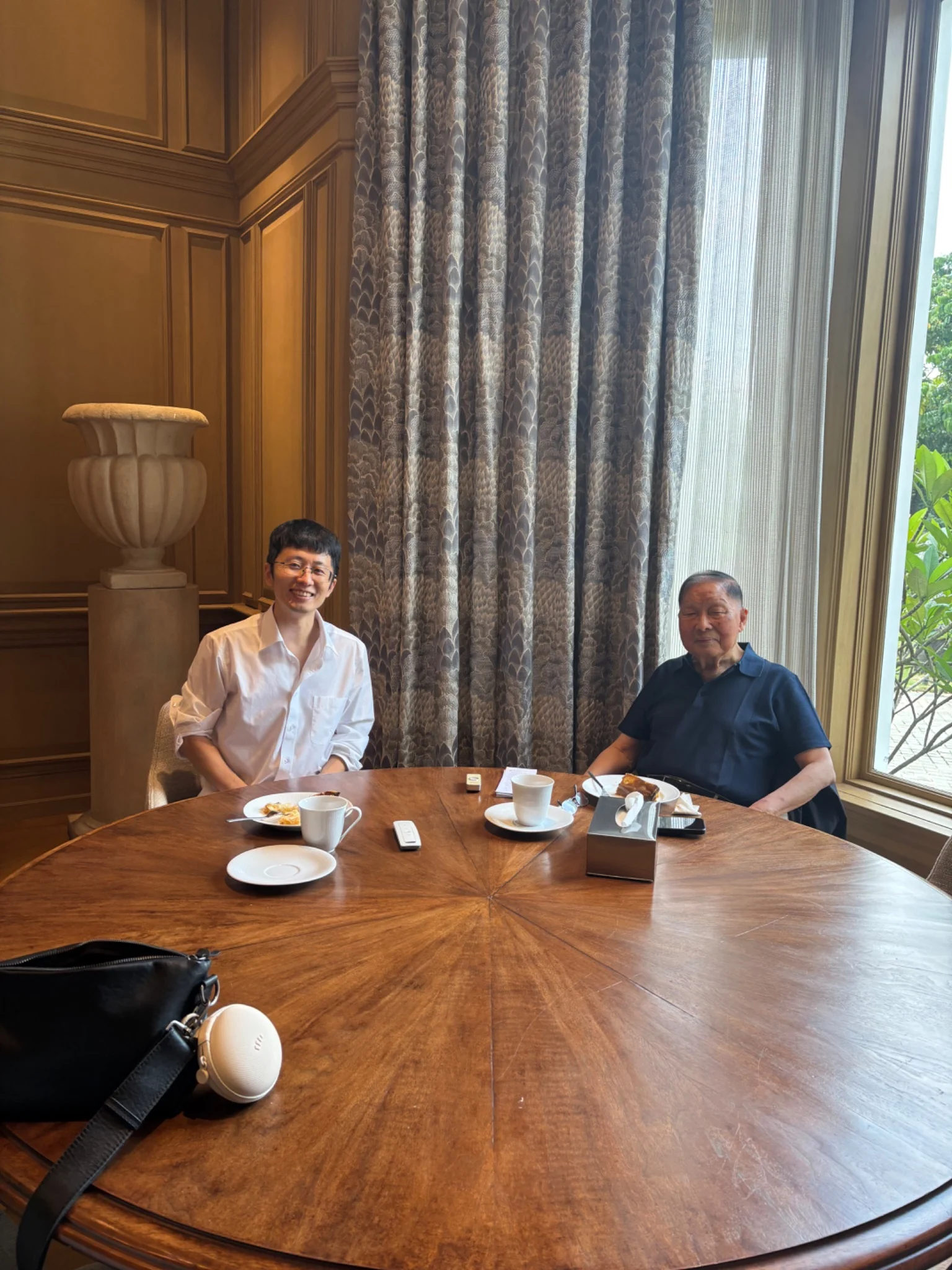 鲲动利 CEO Wang Bin 与力宝集团创始人 Dr. Mochtar Riady 进行战略会谈